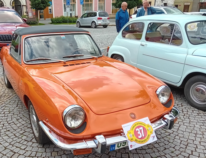 02-Fiat Sport 850.jpg